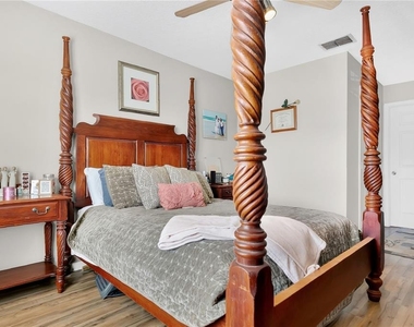 3930 Southpointe Drive - Photo Thumbnail 16