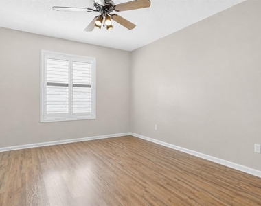 3930 Southpointe Drive - Photo Thumbnail 13