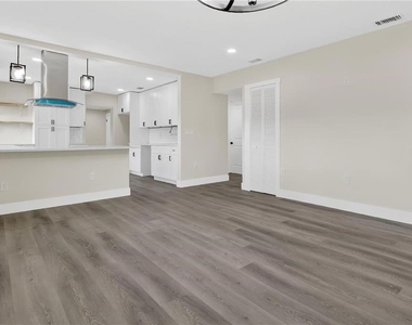 2612 Roxbury Road - Photo Thumbnail 3