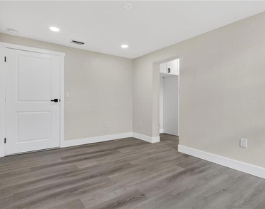 2612 Roxbury Road - Photo Thumbnail 7