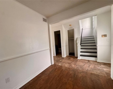 2618 Upsandown Street - Photo Thumbnail 3