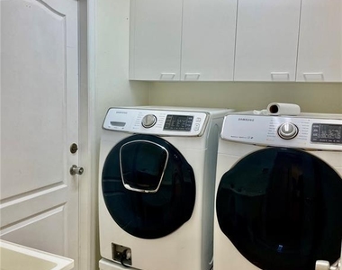 3647 Hollywood Place - Photo Thumbnail 24