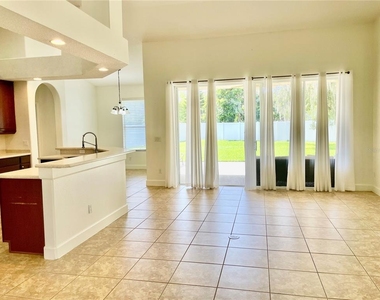 3647 Hollywood Place - Photo Thumbnail 7