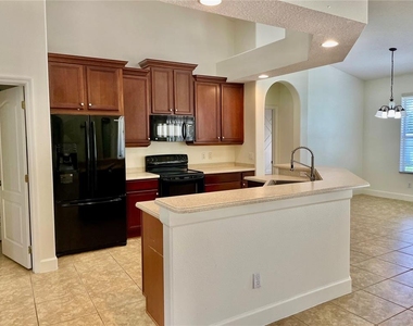 3647 Hollywood Place - Photo Thumbnail 8