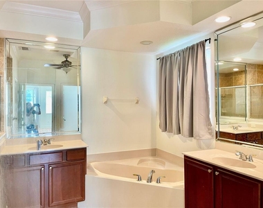 3647 Hollywood Place - Photo Thumbnail 14