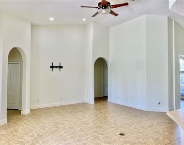 3647 Hollywood Place - Photo Thumbnail 11