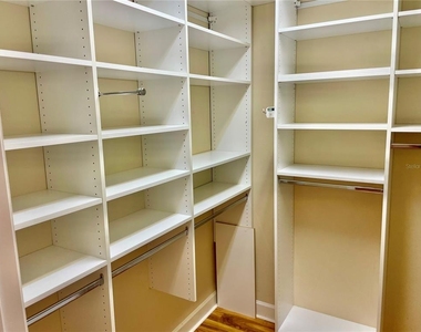 3647 Hollywood Place - Photo Thumbnail 15