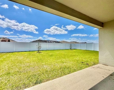 1028 Mattie Pointe Way - Photo Thumbnail 4