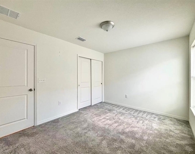 1028 Mattie Pointe Way - Photo Thumbnail 28