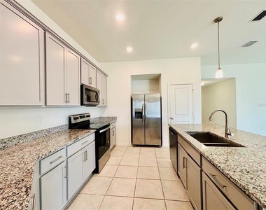 1028 Mattie Pointe Way - Photo Thumbnail 12