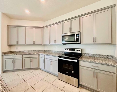 1028 Mattie Pointe Way - Photo Thumbnail 11