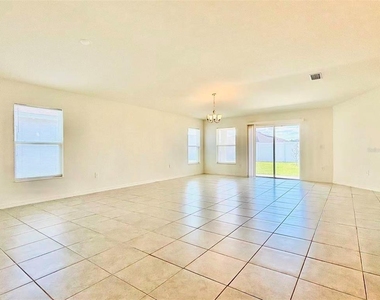 1028 Mattie Pointe Way - Photo Thumbnail 8