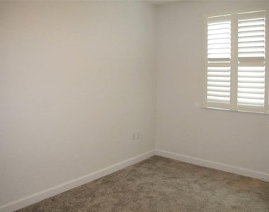 1236 Royal St George Boulevard - Photo Thumbnail 10