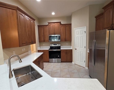 19205 Meadow Pine Drive - Photo Thumbnail 2