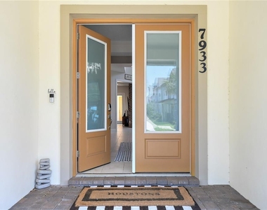 7933 Dausset Street - Photo Thumbnail 3
