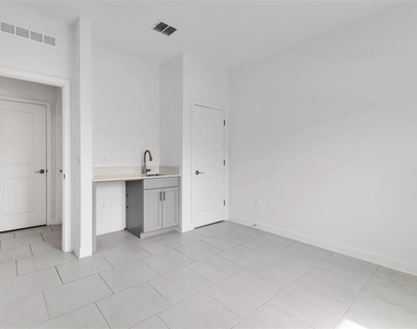 4253 Eastminster Road - Photo Thumbnail 16