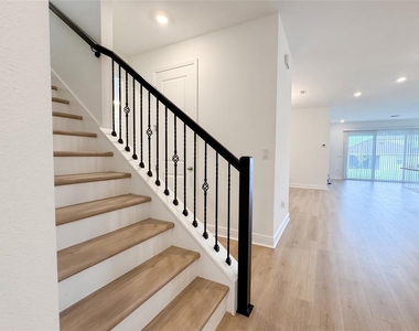 1675 Pyramid Hill Street - Photo Thumbnail 6