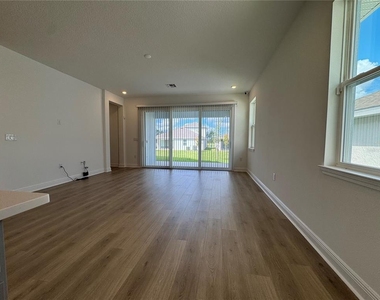 1675 Pyramid Hill Street - Photo Thumbnail 15