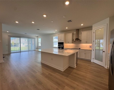 1675 Pyramid Hill Street - Photo Thumbnail 7