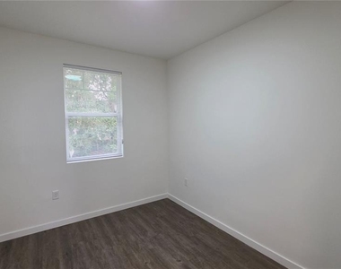 1589 Nw 29th Road - Photo Thumbnail 13