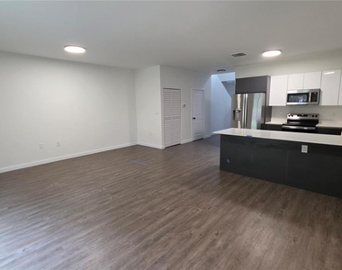 1589 Nw 29th Road - Photo Thumbnail 5