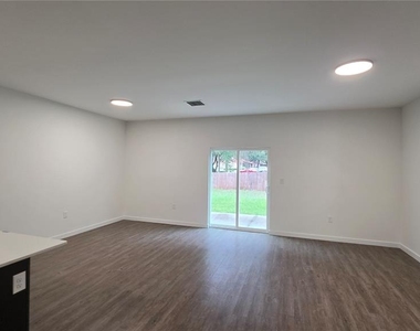 1589 Nw 29th Road - Photo Thumbnail 2
