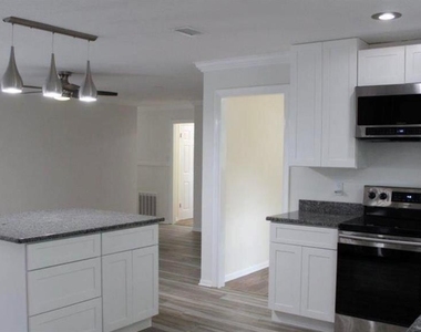 4017 Nw 36th Terrace - Photo Thumbnail 2