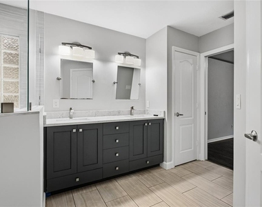 11526 Nw 16th Place - Photo Thumbnail 28