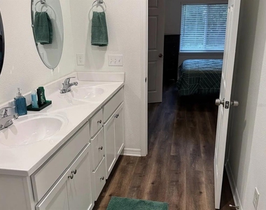 23492 Harper Avenue - Photo Thumbnail 9
