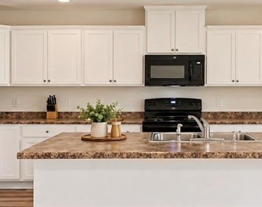 23492 Harper Avenue - Photo Thumbnail 3