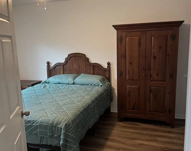 23492 Harper Avenue - Photo Thumbnail 4