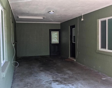 2104 Palm Terrace - Photo Thumbnail 2