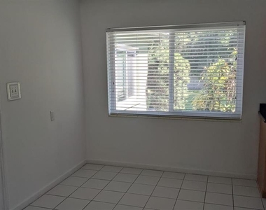 2104 Palm Terrace - Photo Thumbnail 9