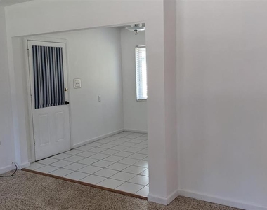2104 Palm Terrace - Photo Thumbnail 4
