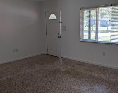 2104 Palm Terrace - Photo Thumbnail 6