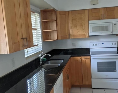 2104 Palm Terrace - Photo Thumbnail 10