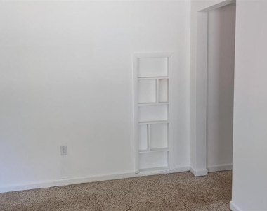2104 Palm Terrace - Photo Thumbnail 3