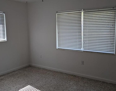 2104 Palm Terrace - Photo Thumbnail 8