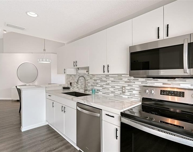 5469 Fair Oaks Street - Photo Thumbnail 9