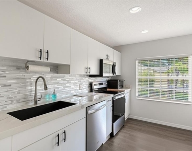 5469 Fair Oaks Street - Photo Thumbnail 7