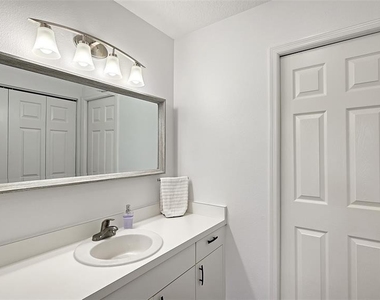 5469 Fair Oaks Street - Photo Thumbnail 19