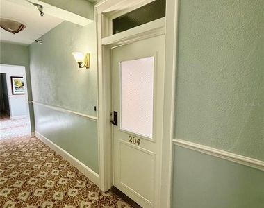 1221 N Palm Avenue - Photo Thumbnail 4