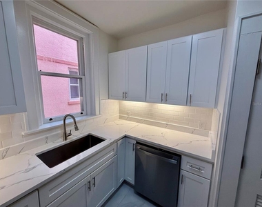 1221 N Palm Avenue - Photo Thumbnail 10
