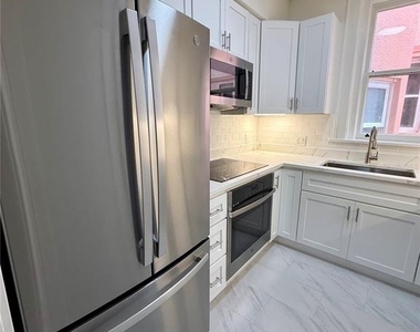 1221 N Palm Avenue - Photo Thumbnail 11