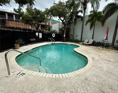 1221 N Palm Avenue - Photo Thumbnail 24