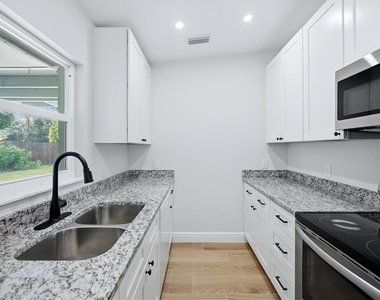2320 Colgate Avenue - Photo Thumbnail 11