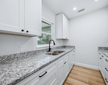 2320 Colgate Avenue - Photo Thumbnail 9