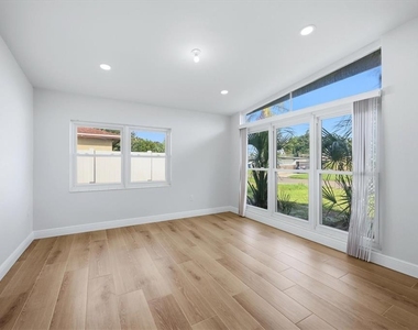 2320 Colgate Avenue - Photo Thumbnail 6