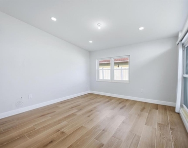 2320 Colgate Avenue - Photo Thumbnail 7