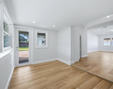 2320 Colgate Avenue - Photo Thumbnail 13